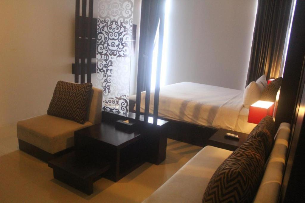 Prima Sr Hotel & Convention Yogyakarta Слеман Экстерьер фото