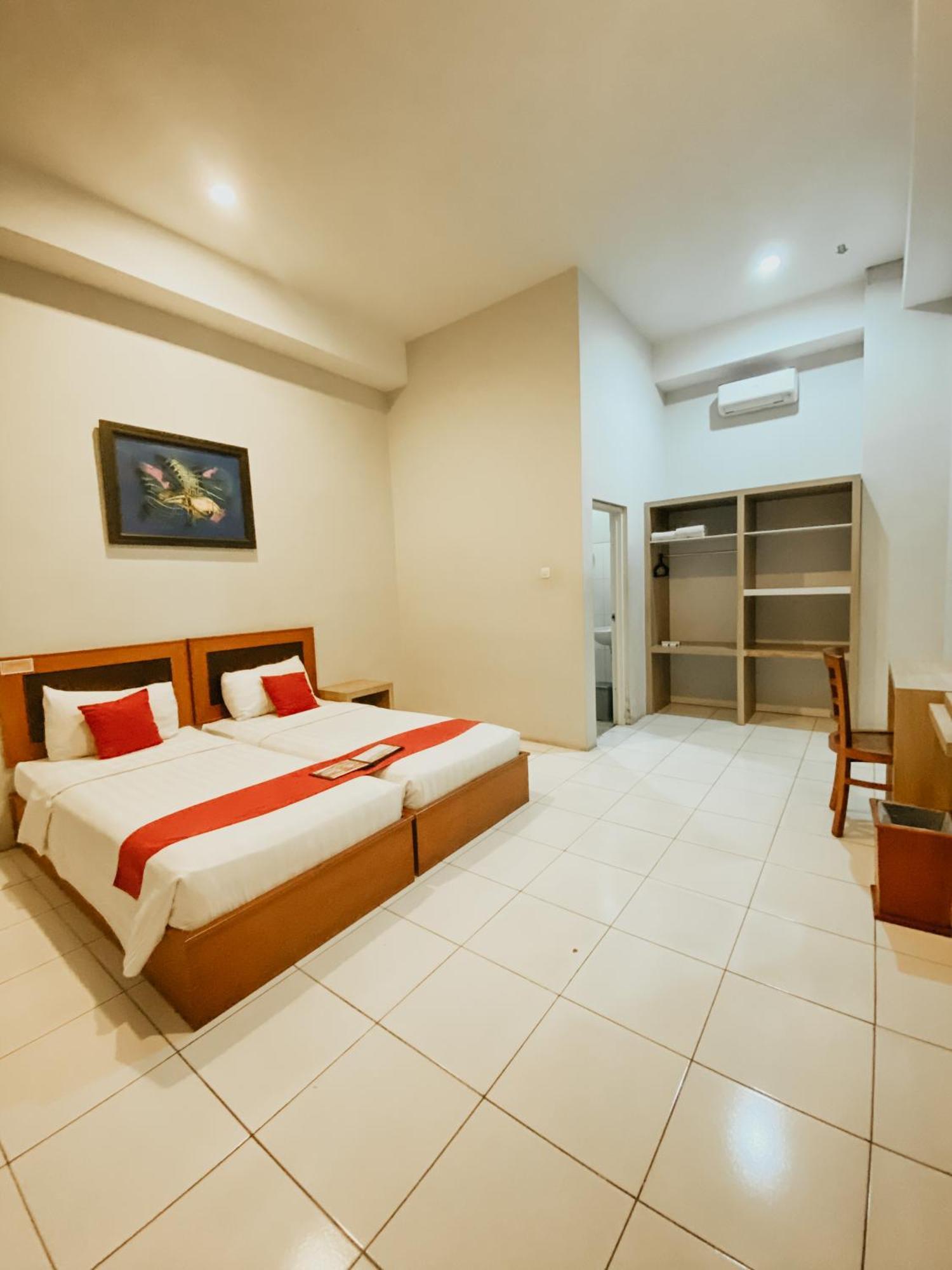 Prima Sr Hotel & Convention Yogyakarta Слеман Экстерьер фото