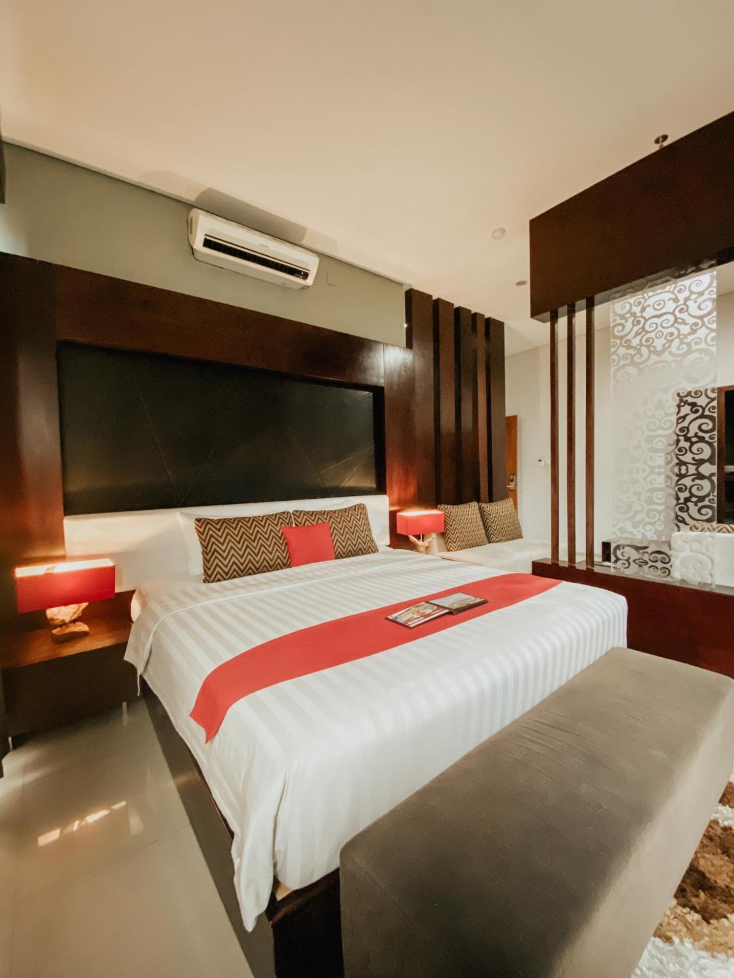 Prima Sr Hotel & Convention Yogyakarta Слеман Экстерьер фото