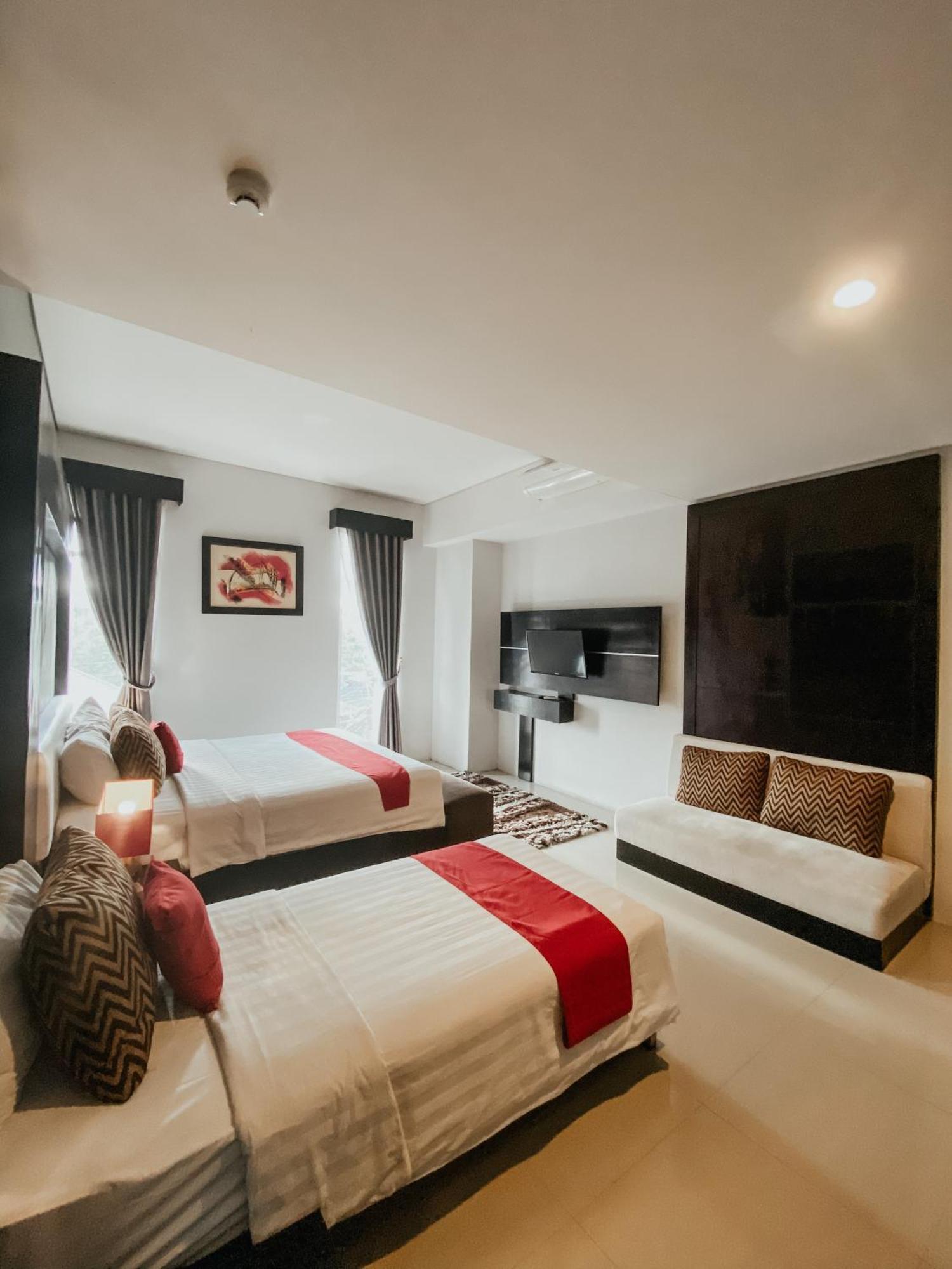 Prima Sr Hotel & Convention Yogyakarta Слеман Экстерьер фото