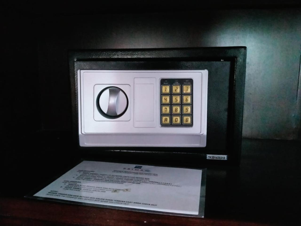Prima Sr Hotel & Convention Yogyakarta Слеман Экстерьер фото