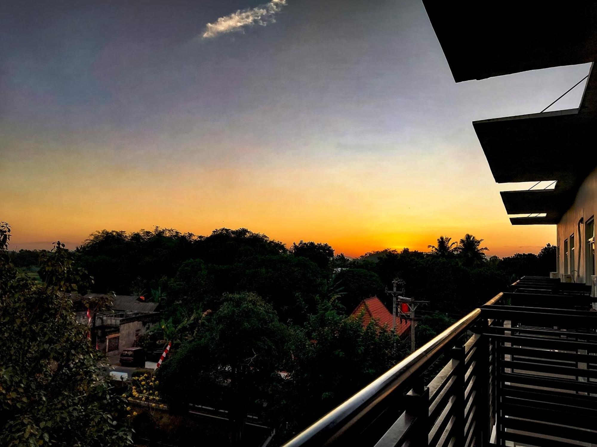 Prima Sr Hotel & Convention Yogyakarta Слеман Экстерьер фото