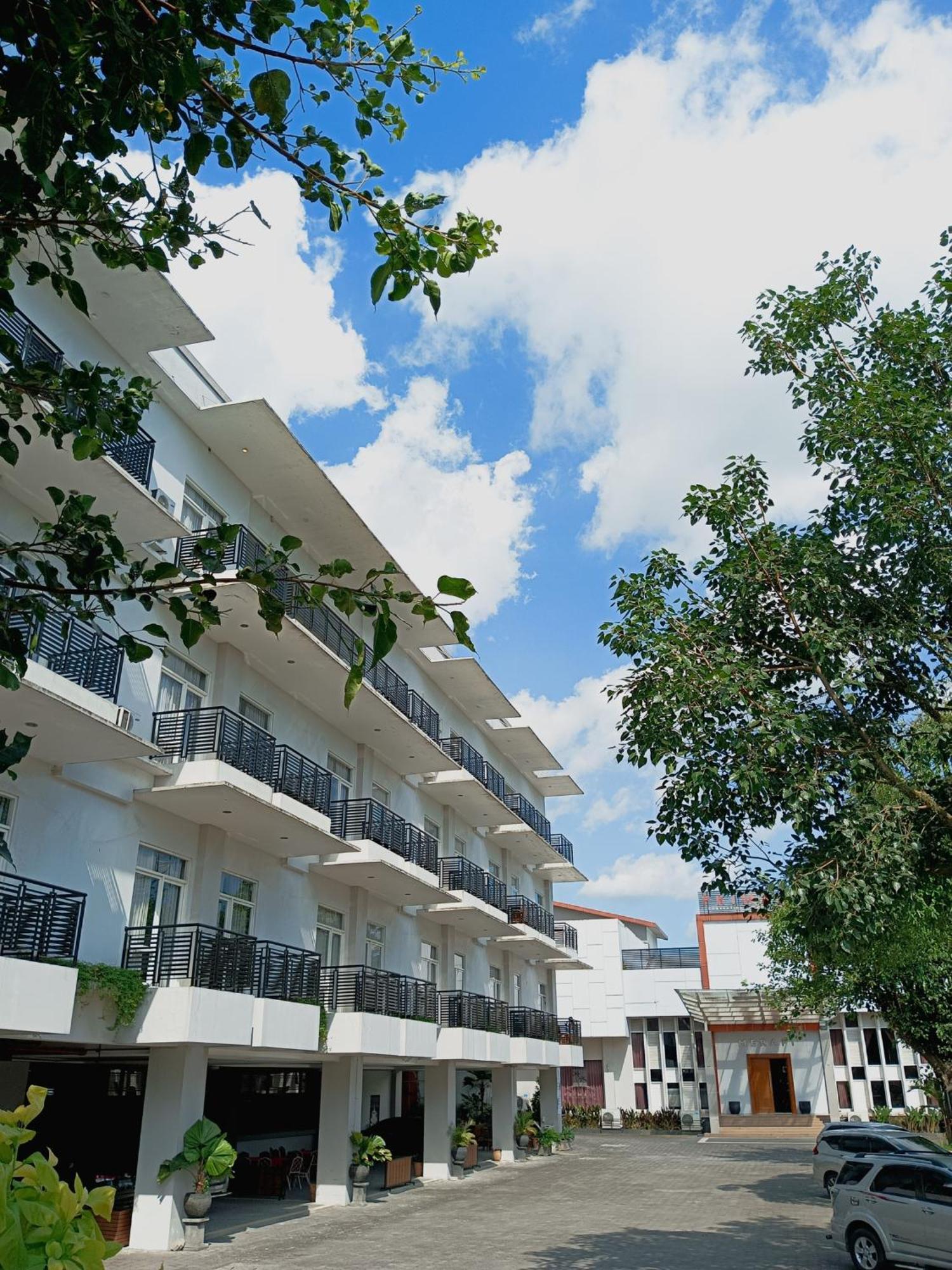Prima Sr Hotel & Convention Yogyakarta Слеман Экстерьер фото