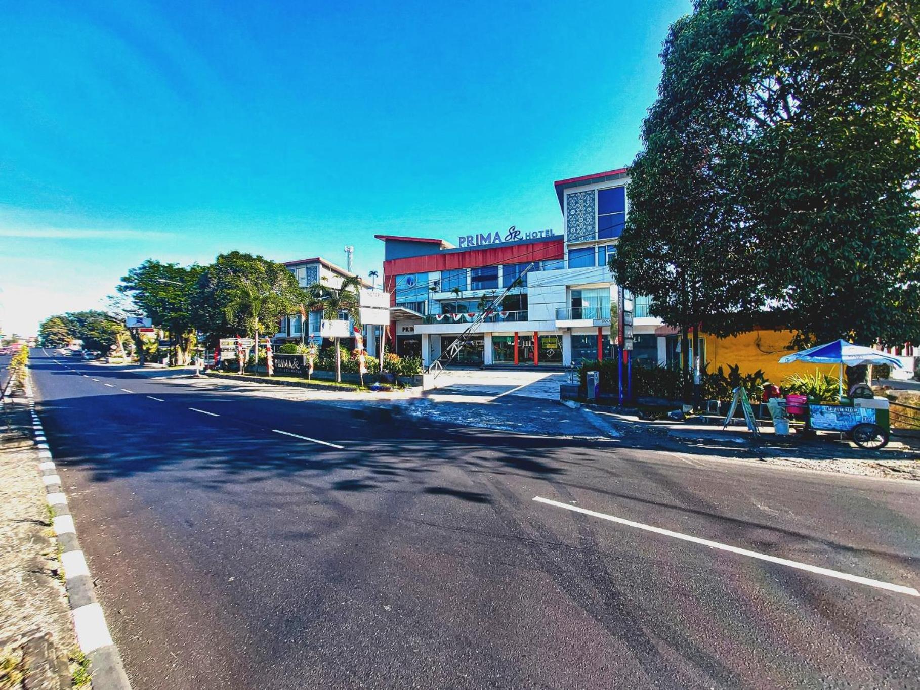 Prima Sr Hotel & Convention Yogyakarta Слеман Экстерьер фото
