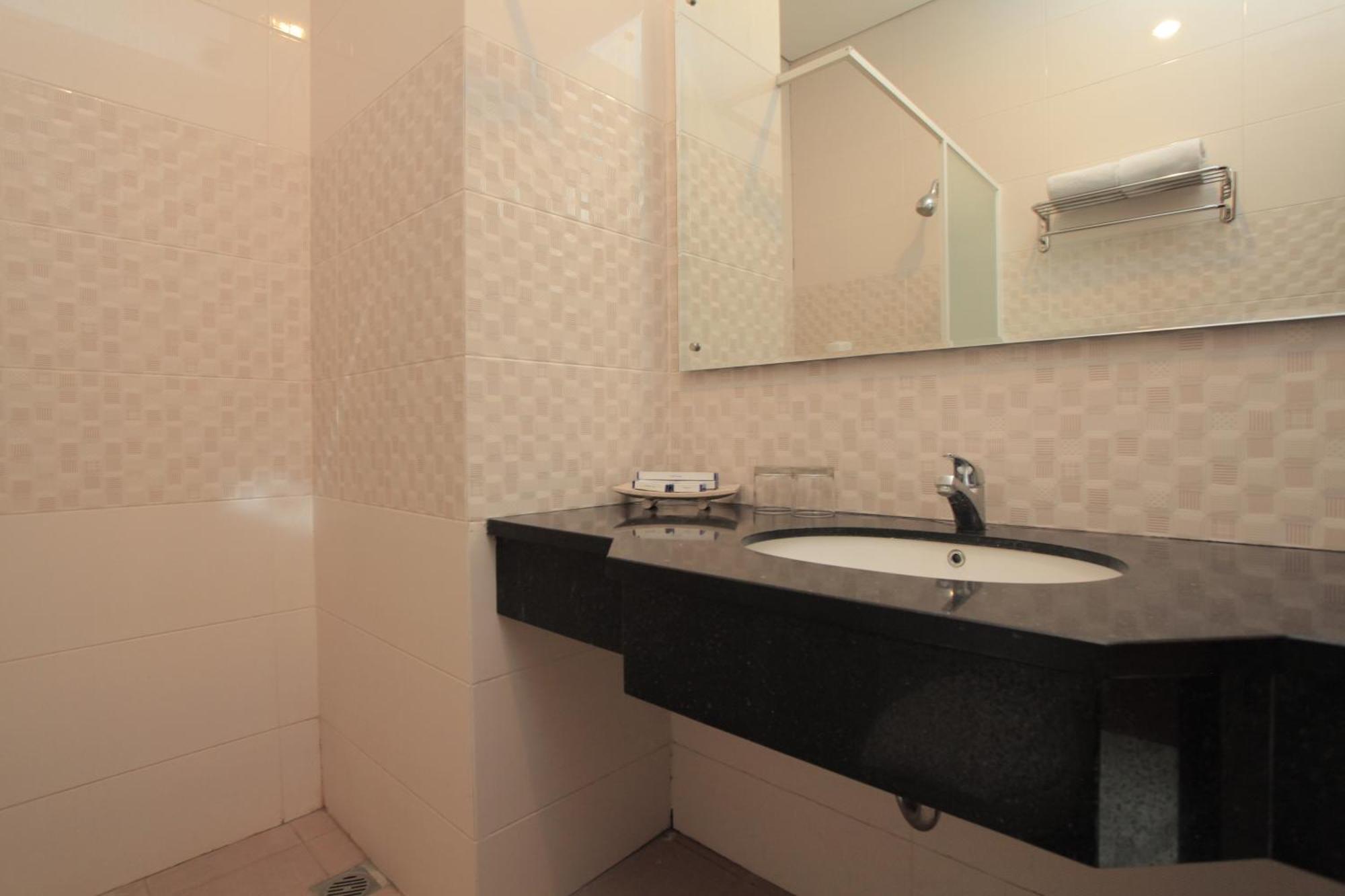 Prima Sr Hotel & Convention Yogyakarta Слеман Экстерьер фото