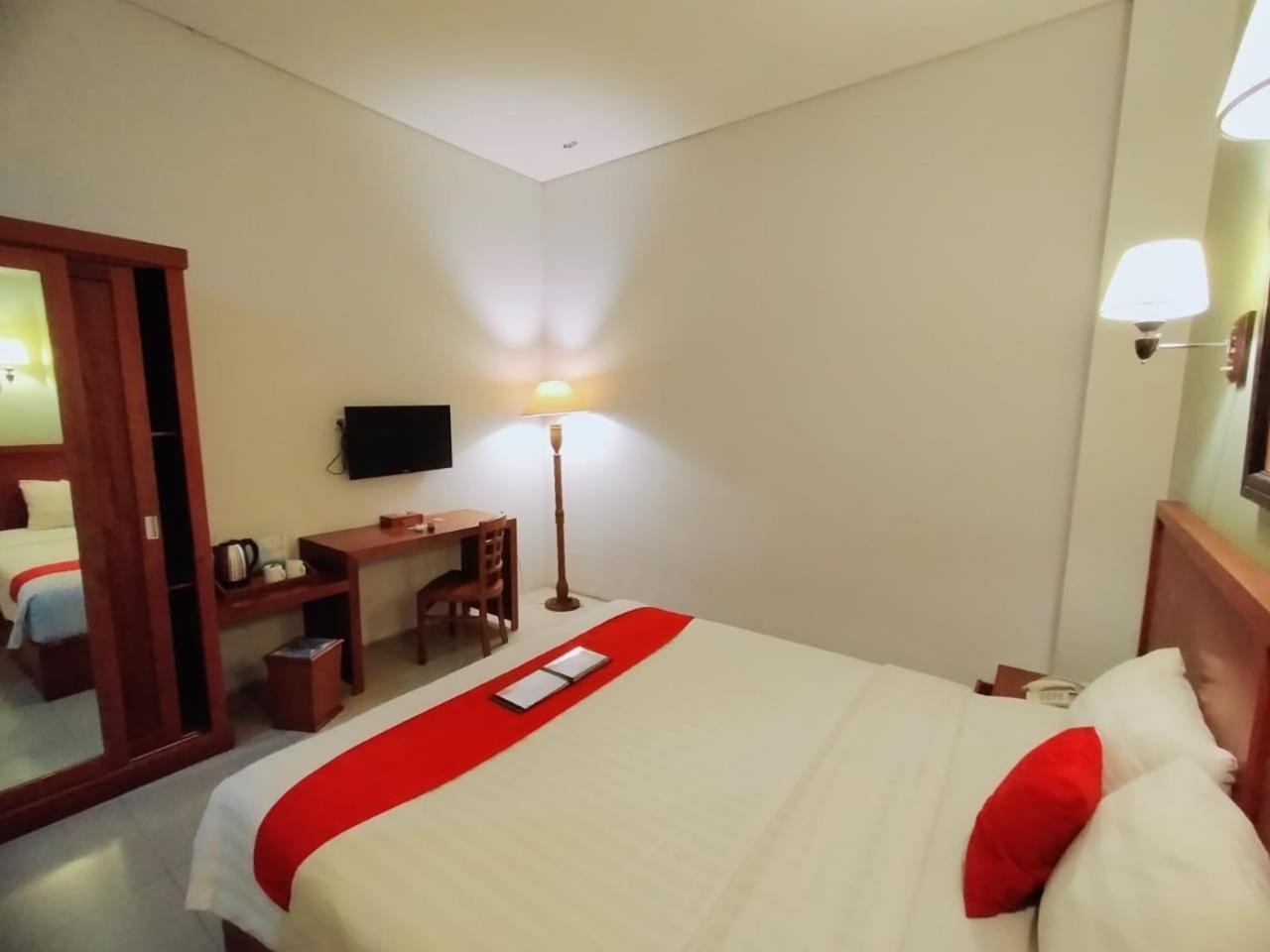 Prima Sr Hotel & Convention Yogyakarta Слеман Экстерьер фото