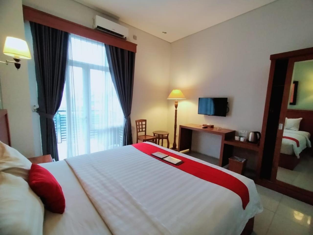 Prima Sr Hotel & Convention Yogyakarta Слеман Экстерьер фото