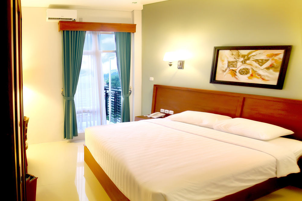 Prima Sr Hotel & Convention Yogyakarta Слеман Экстерьер фото