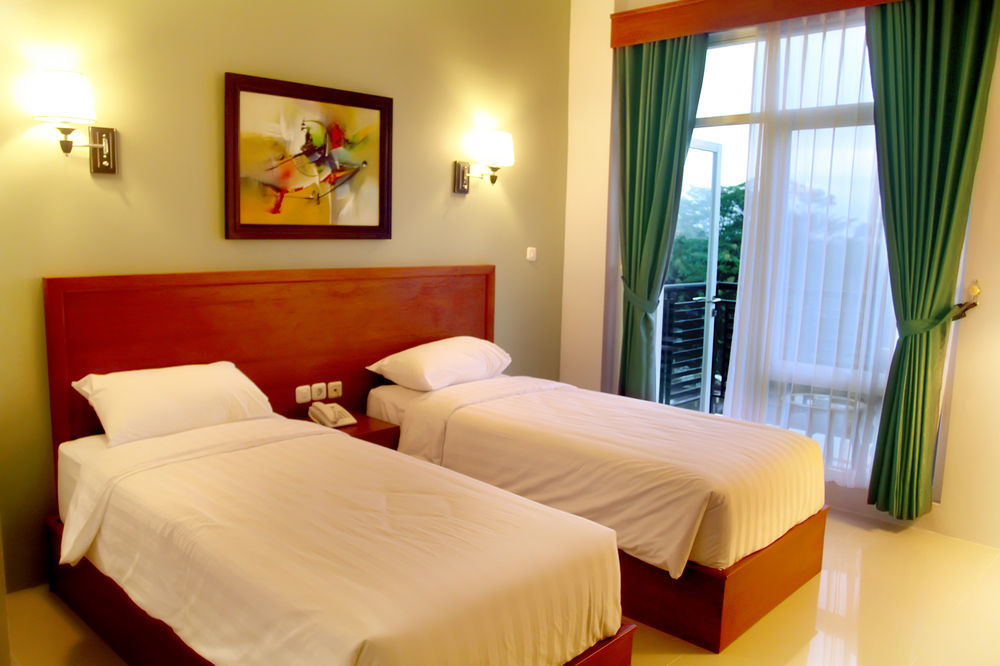 Prima Sr Hotel & Convention Yogyakarta Слеман Экстерьер фото