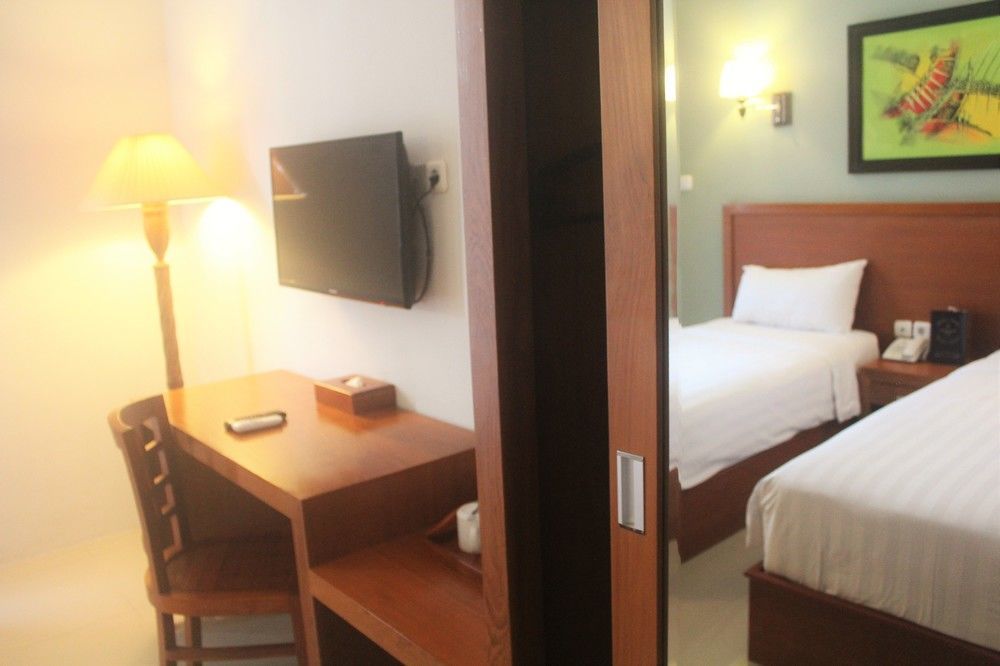 Prima Sr Hotel & Convention Yogyakarta Слеман Экстерьер фото