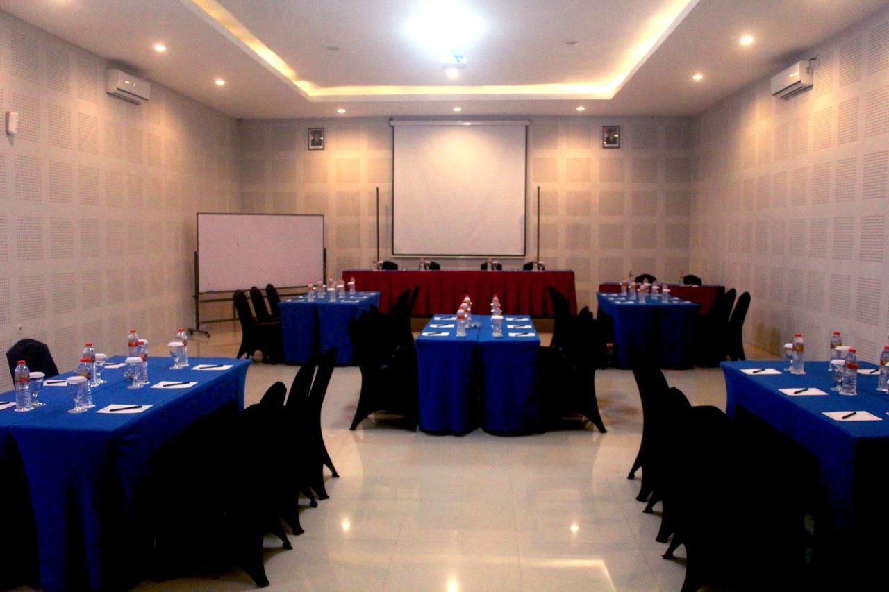 Prima Sr Hotel & Convention Yogyakarta Слеман Экстерьер фото