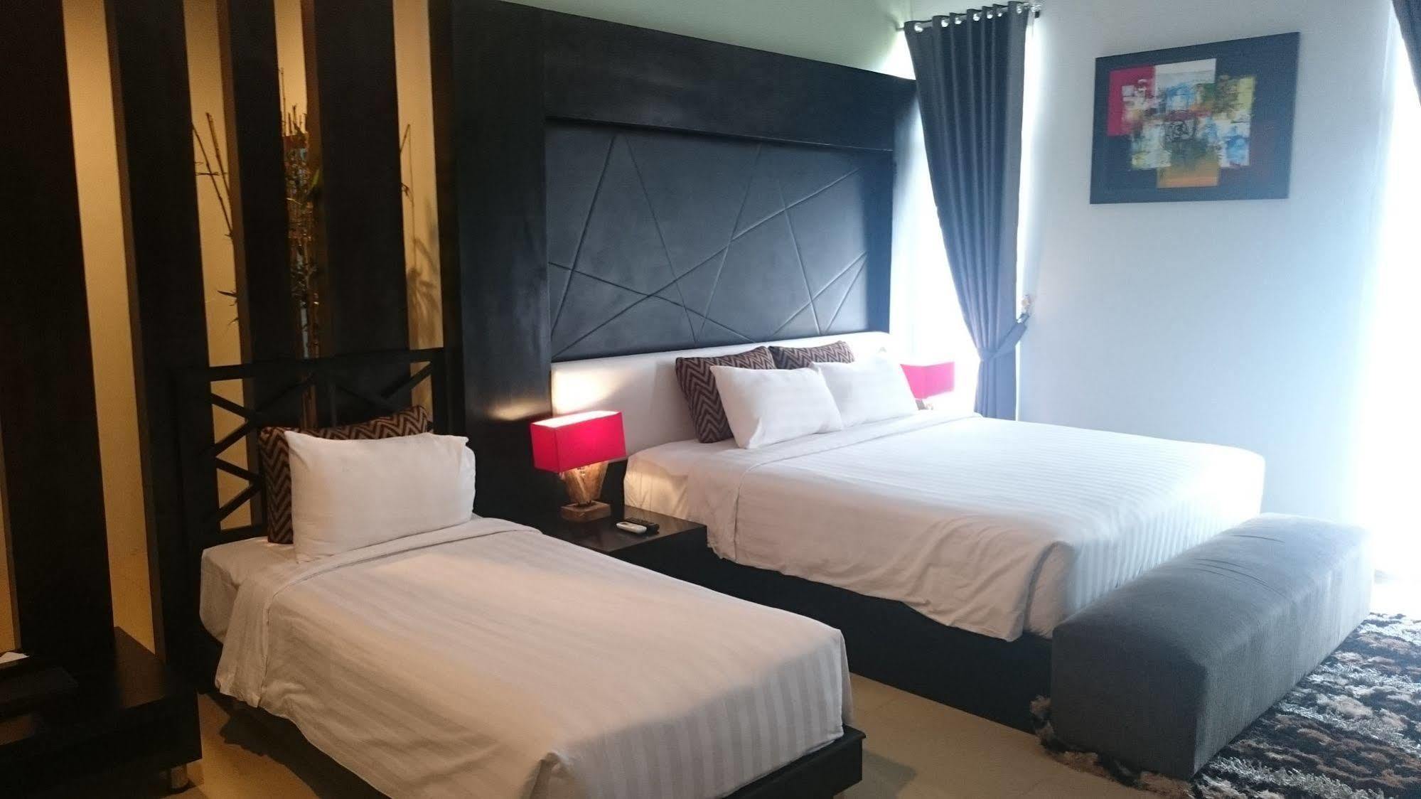 Prima Sr Hotel & Convention Yogyakarta Слеман Экстерьер фото