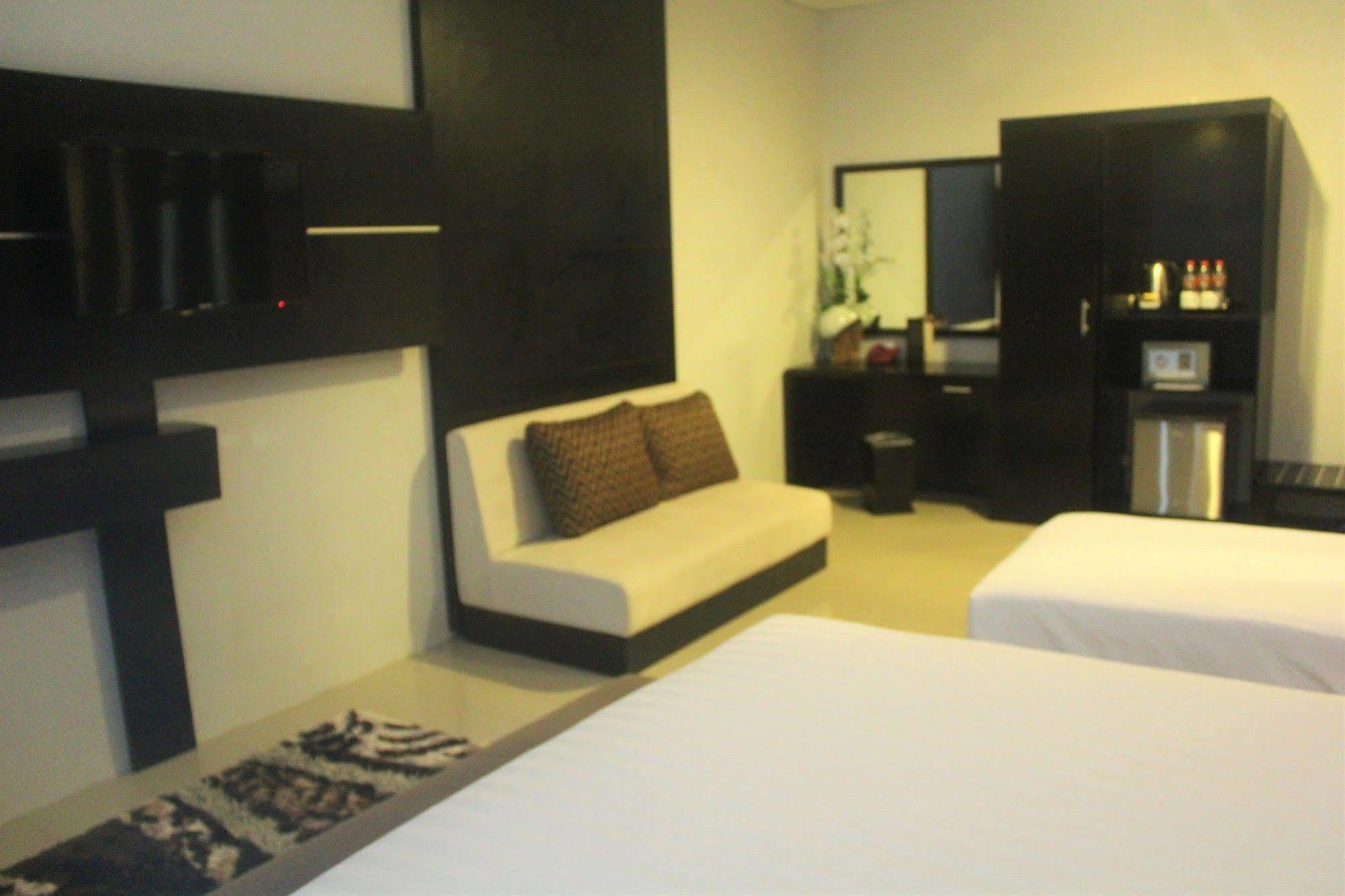 Prima Sr Hotel & Convention Yogyakarta Слеман Экстерьер фото