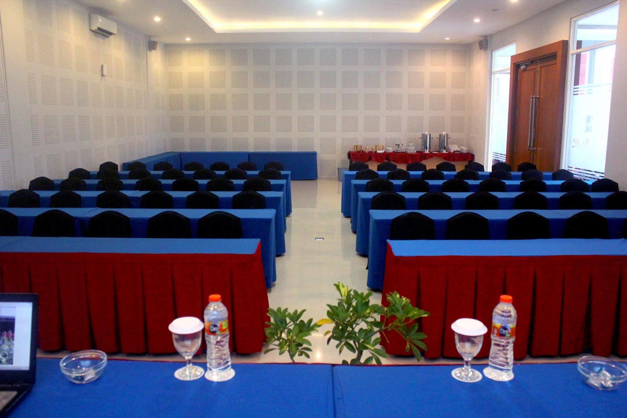 Prima Sr Hotel & Convention Yogyakarta Слеман Экстерьер фото