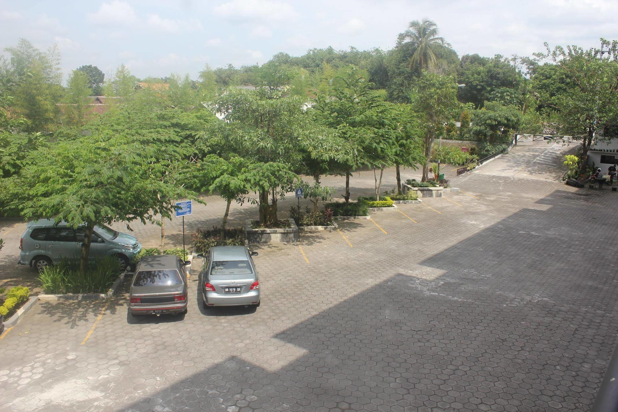Prima Sr Hotel & Convention Yogyakarta Слеман Экстерьер фото