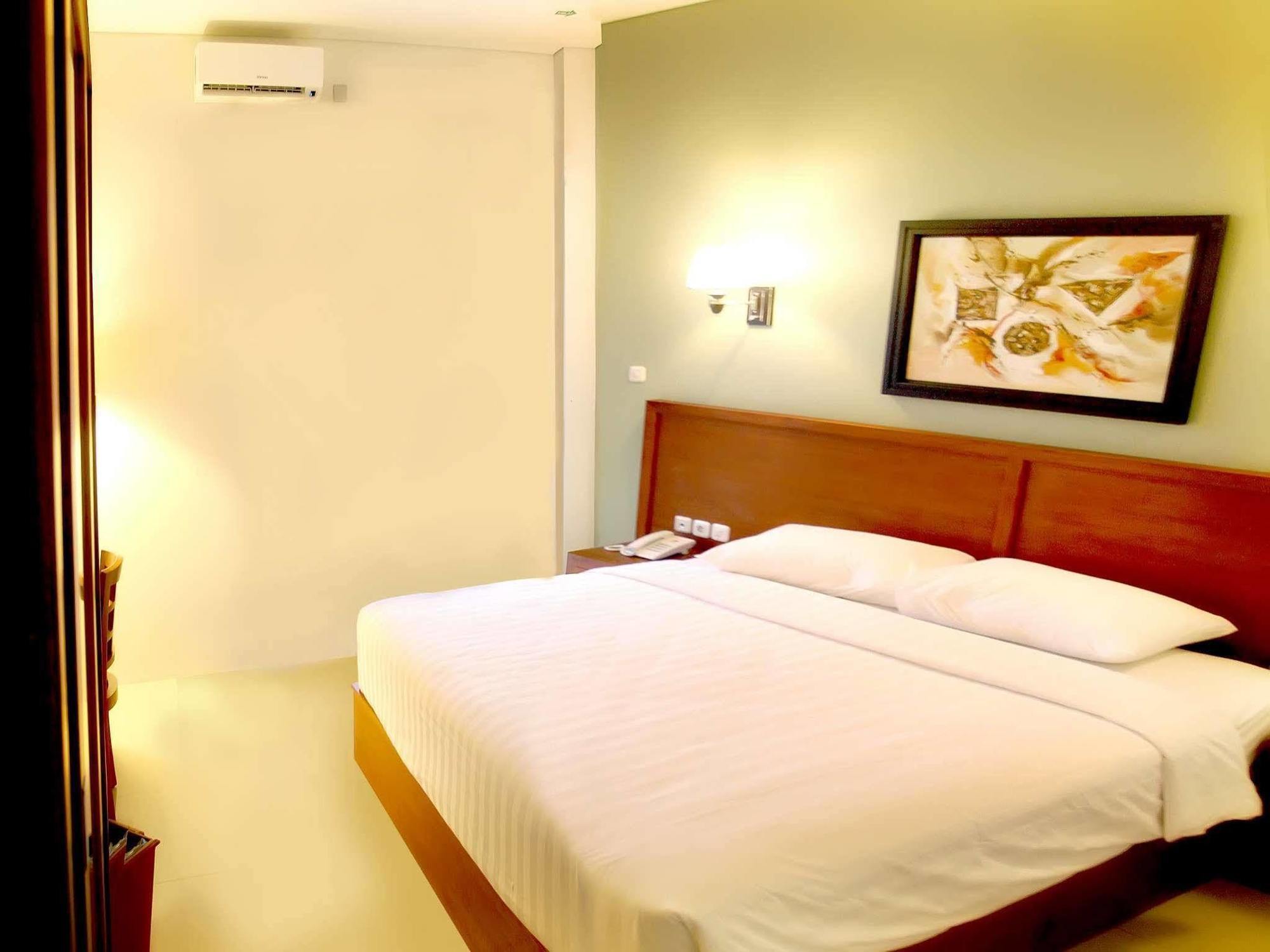 Prima Sr Hotel & Convention Yogyakarta Слеман Экстерьер фото
