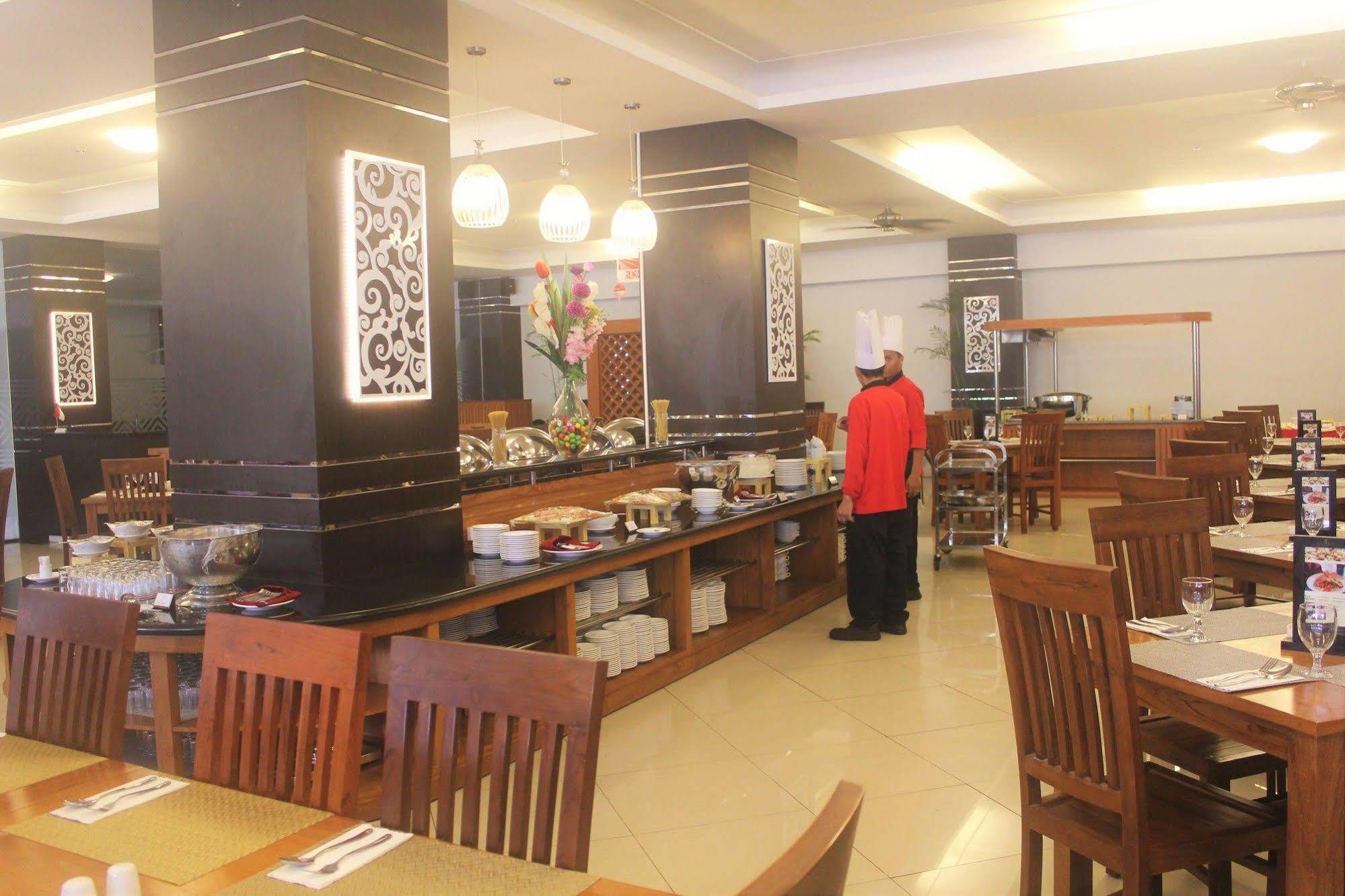 Prima Sr Hotel & Convention Yogyakarta Слеман Экстерьер фото