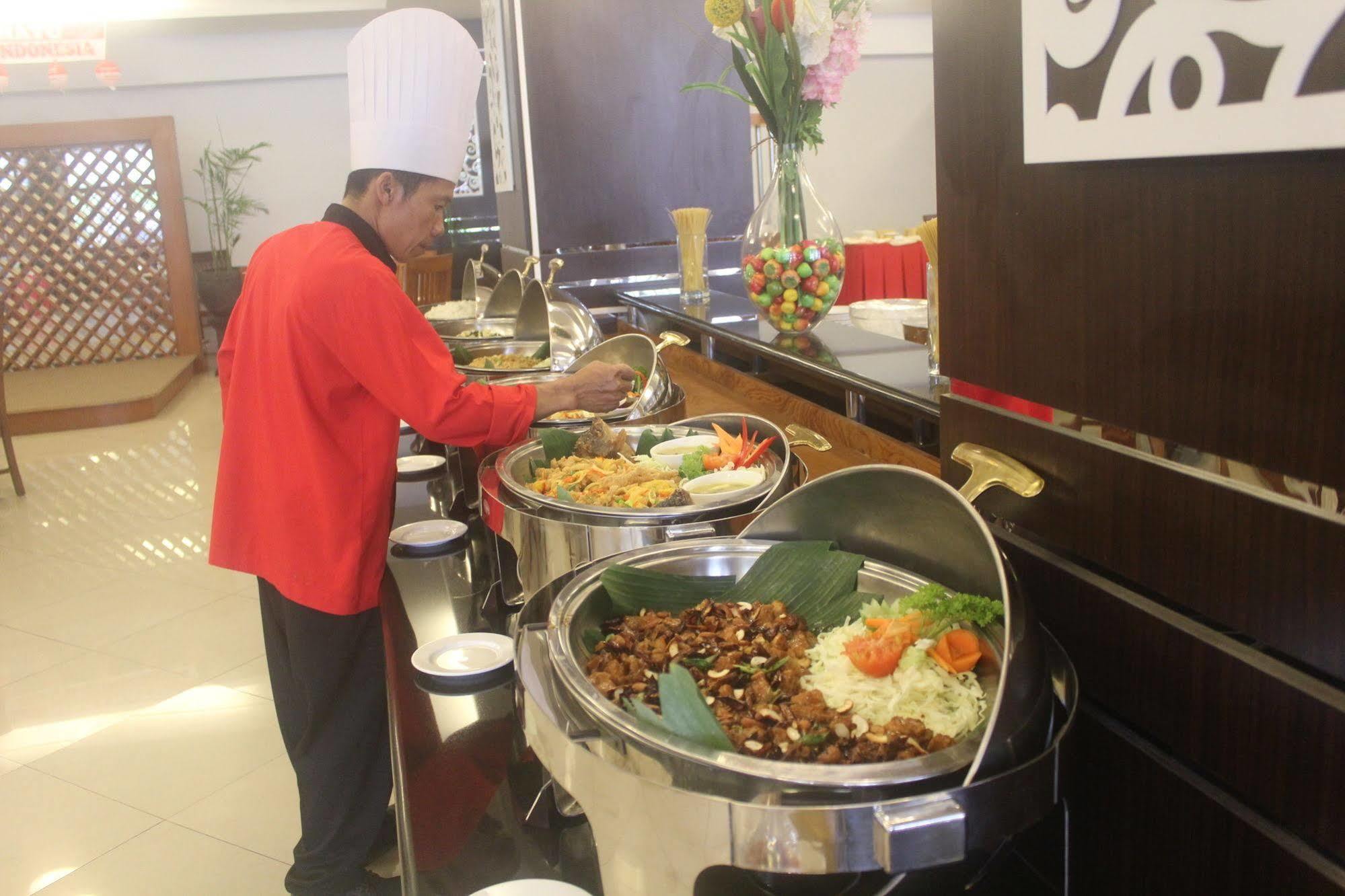 Prima Sr Hotel & Convention Yogyakarta Слеман Экстерьер фото